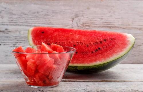 吃瓜嘴里有血,揭秘背后的惊人真相