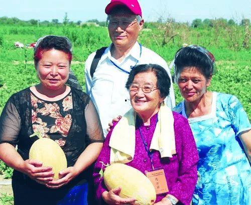 听奶奶吃瓜,一段温馨的乡村记忆