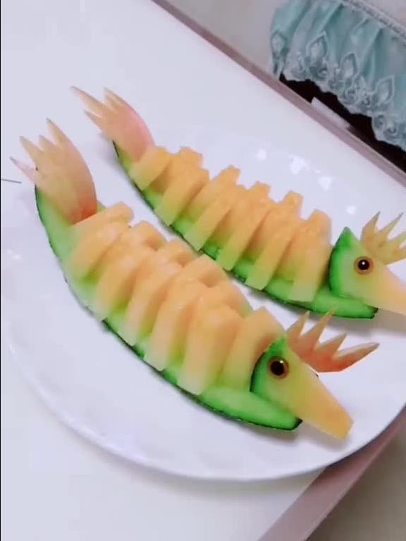 吃瓜吃出造型,吃瓜也能吃出独特造型